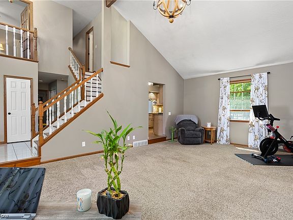 5th image of 92 Hickory Hollow Dr