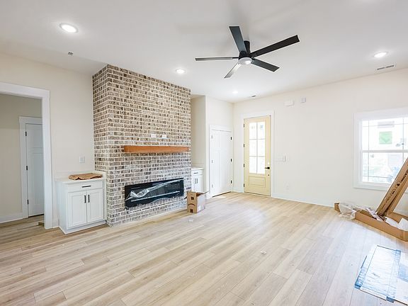 2nd image of 1932 River Rd