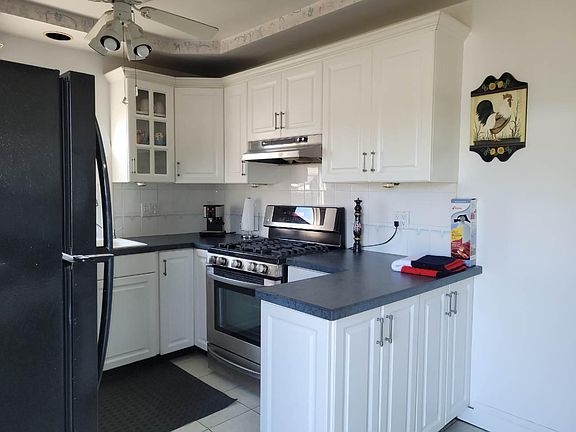 2nd image of 365 E Meadow Ave