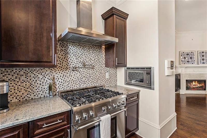 1st image of 629 Boulevard NE