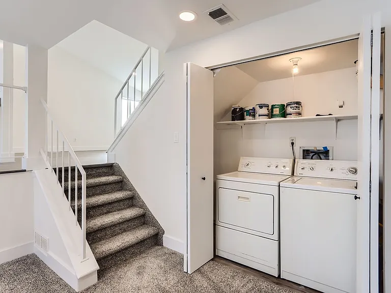 2046 Sumac St — Photo 14