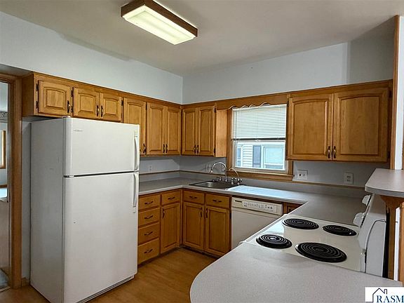5th image of 1008 S Broadway St