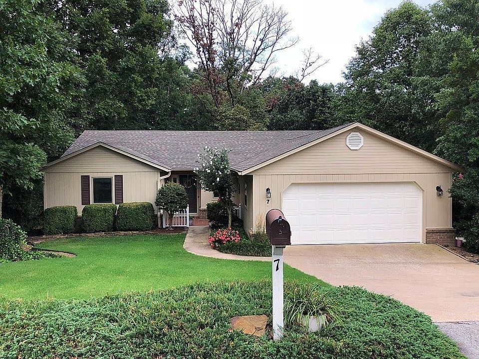1st image of 7 Dunvegan Ln