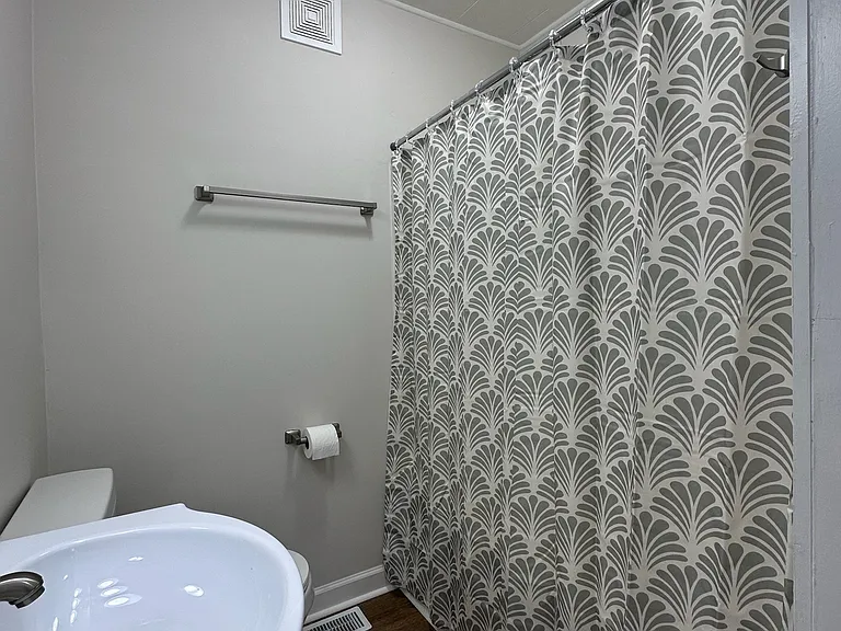 2818 Burton Ave NW — Photo 9