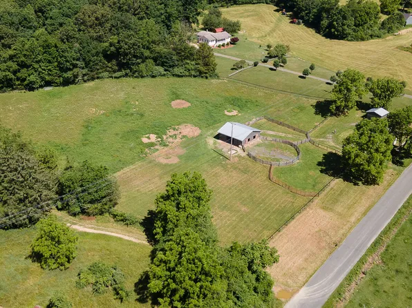 1187 Borden Grant Trl, Buena Vista, VA 24416