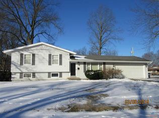 2700 Skyline Dr, Sedalia, MO 65301