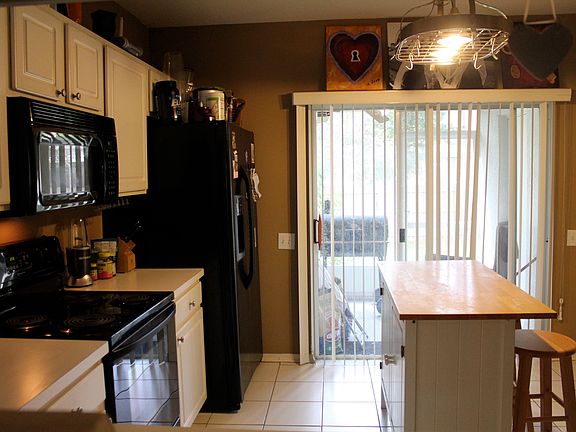 2nd image of 1317 Throckmorton Dr