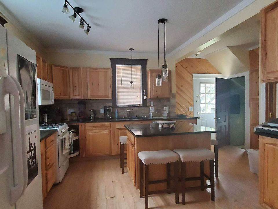 1st image of 328 Catherine St
