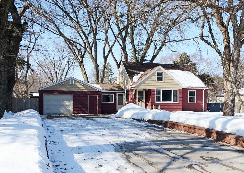 1st image of 9068 Tyler St NE