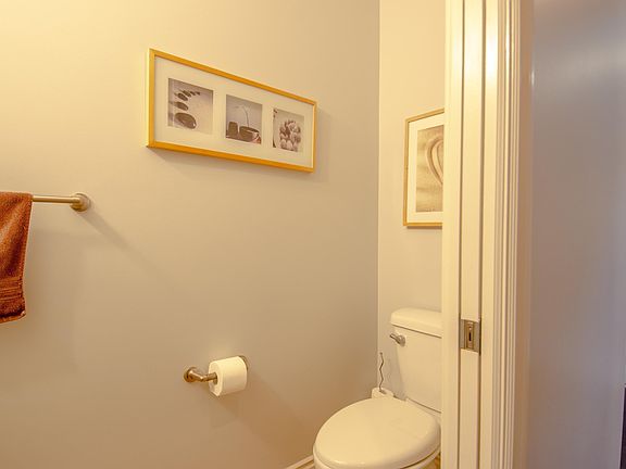 5th image of 247 Secord Dr NW