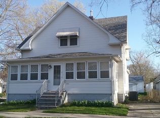212 W Madison Ave, Villa Grove, IL 61956