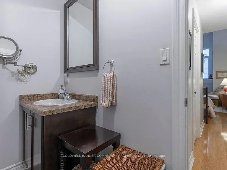80 King William St #112 — Photo 26
