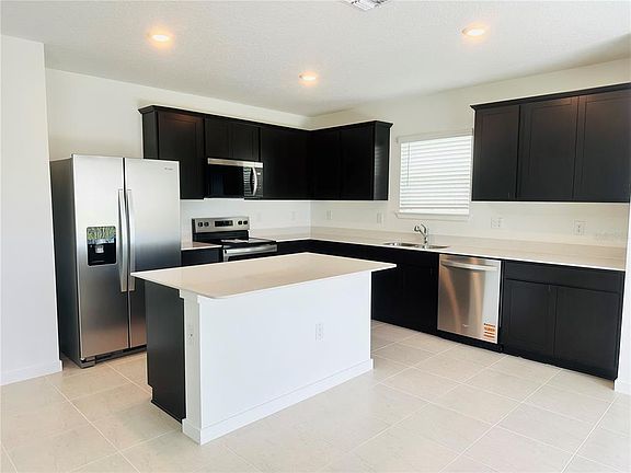 3rd image of 3537 Hornbeam Rd