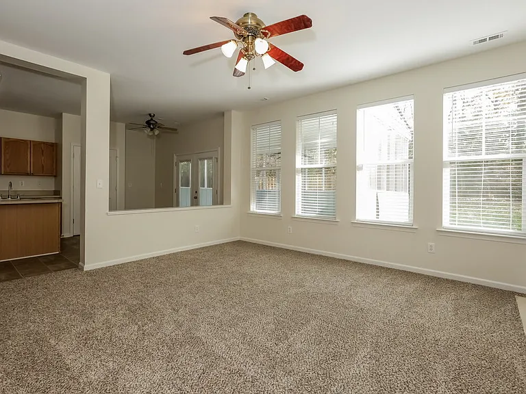 8264 Chatham Oaks Dr — Photo 6