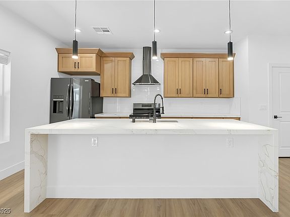 4th image of 4765 E Cincinnati Ave