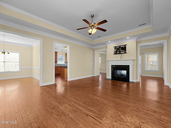 3rd image of 304 Palisades Way