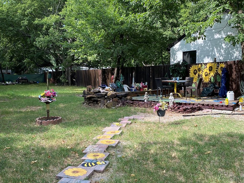 2nd image of 605 W 1st St N