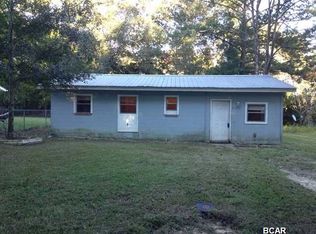 2895 Armstrong St, Vernon, FL 32462