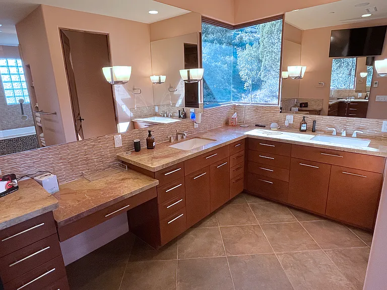 Master Suite 1 On-Suite Bathroom Vanity