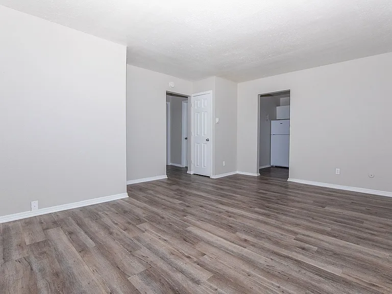 De Cortez Apartments — Photo 18