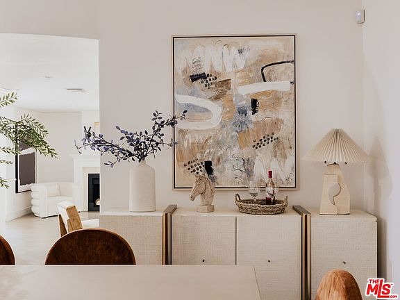 4th image of 433 N Doheny Dr Unit 104