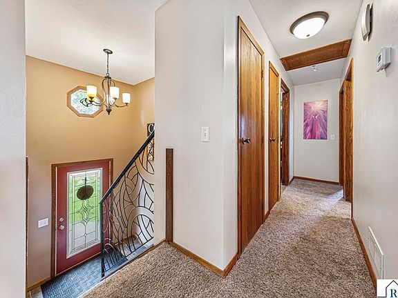 3rd image of 220 Connie Ln