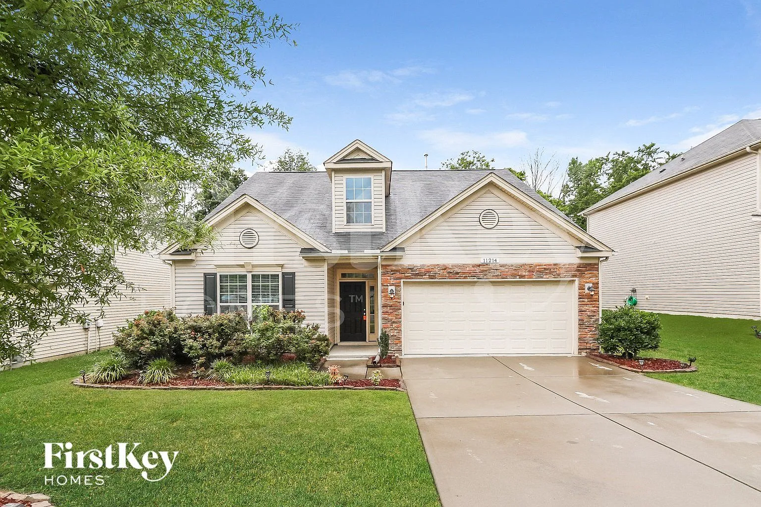 3 bed, 2.5 bath, 2424 sqft, $2,710 — Photo 1