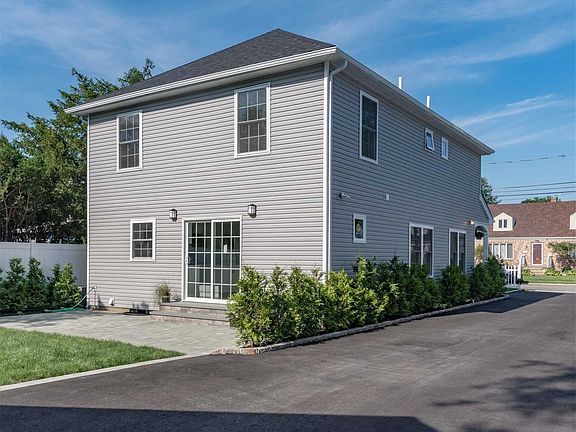 3rd image of 133 Elmwood St