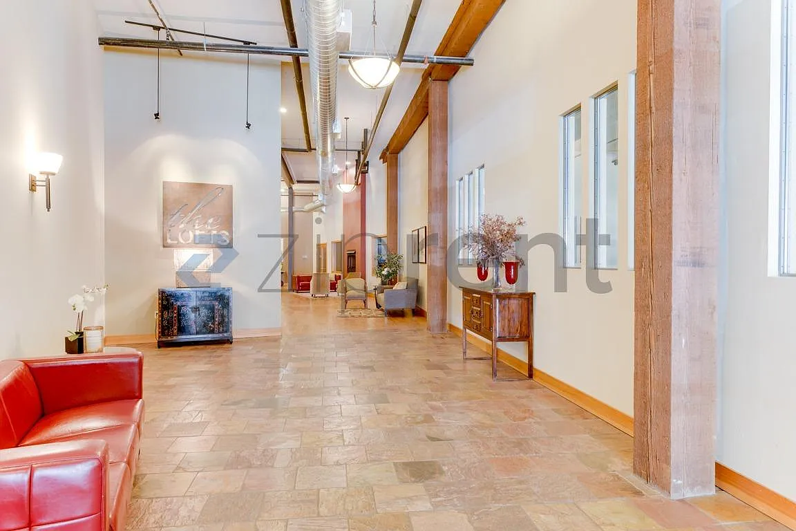 1 bed, 978 sqft, $1,800 — Photo 3