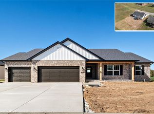 221 Ashurst Ct, O'Fallon, IL 62269