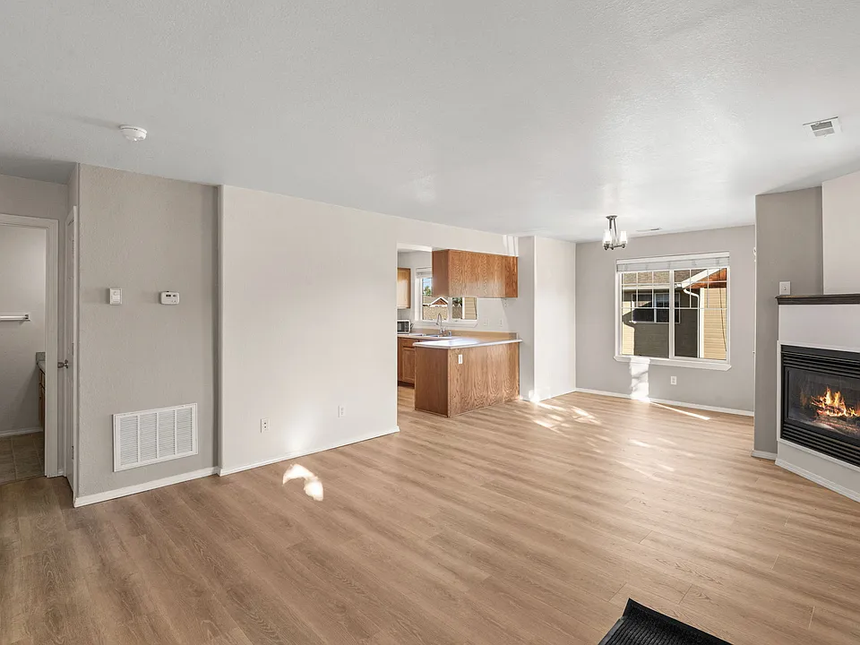 825 Forestglen Dr #1-7E