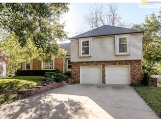 9817 Winslow Pl, Kansas City, MO 64131