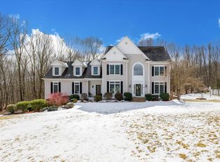 33 Dairy Dr, Upton, MA 01568