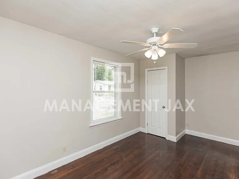 1458 Royal Court Ln — Photo 15