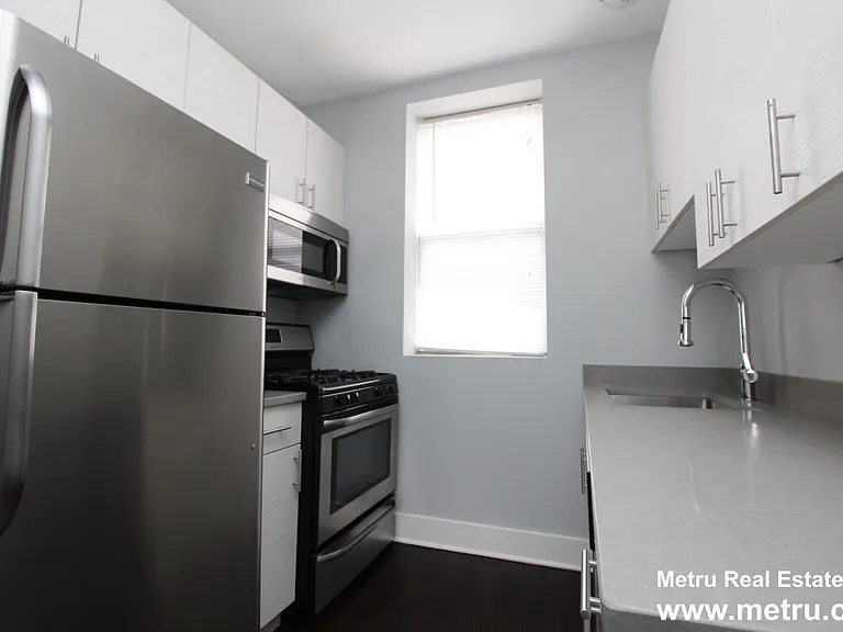 2130 N Sawyer Ave #2E — Photo 1