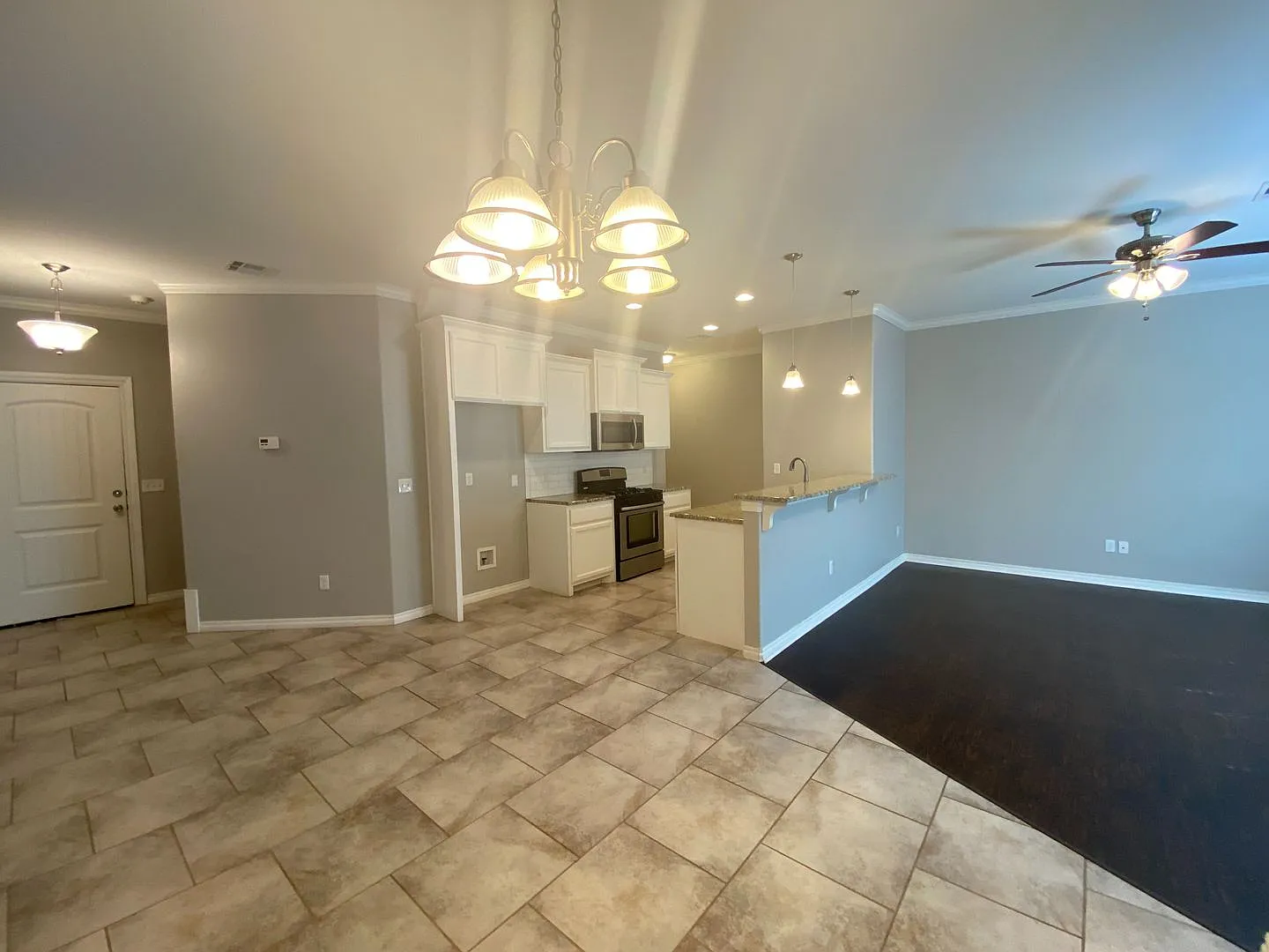 3 Bedroom 2 Bath 2 Car Garage Duplex In North OKC — Photo 2