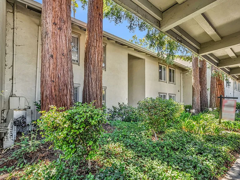 2562 Walnut Blvd #57 — Photo 3
