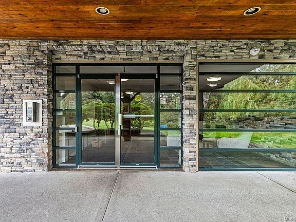 4th image of 2676 Island Hwy S #305