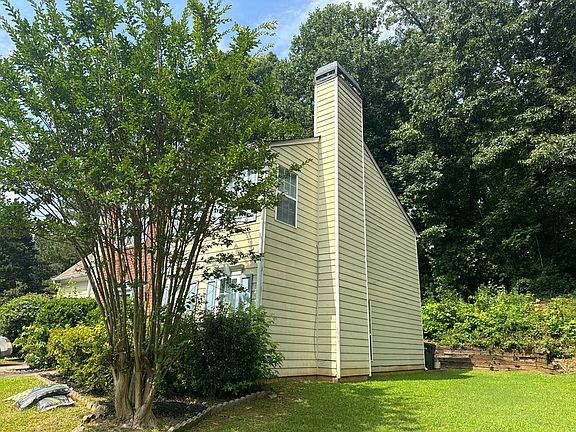 2nd image of 3303 Hidden Valley Cir SW