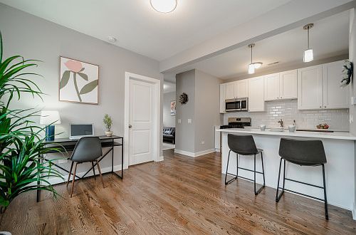 3rd image of 1838 W 21st Pl #1R