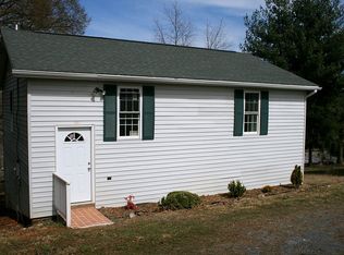 4 Nunn Ln, Luray, VA 22835