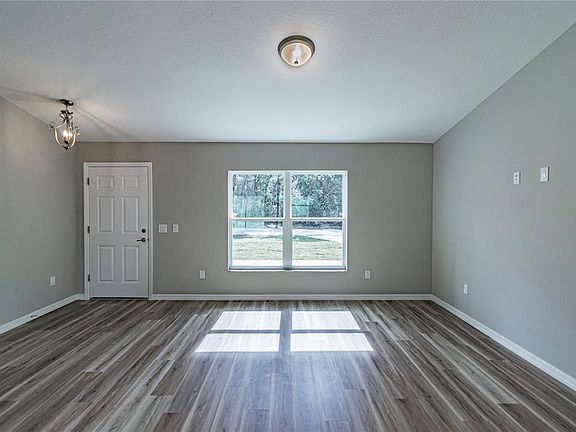 3rd image of 18 Dogwood Trail Dr