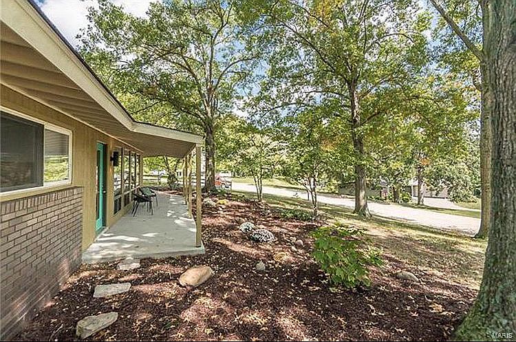 2nd image of 819 Kinyon Ct