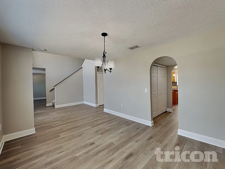 13561 Linden Dr — Photo 6