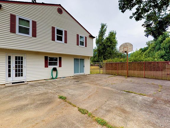 4th image of 619 Shahala St E