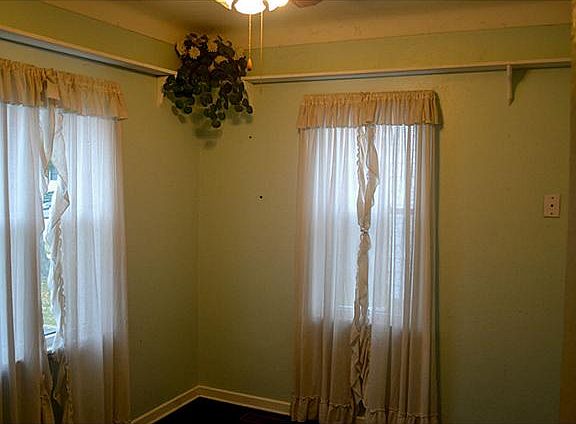 5th image of 247 Jennings St