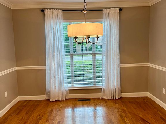5th image of 2381 Conners Creek Cir