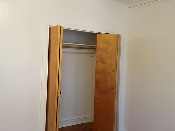 4th image of 1637 E 72nd St