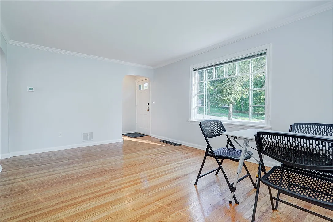 3 bed, 1.5 bath, 1200 sqft, $2,750 — Photo 4