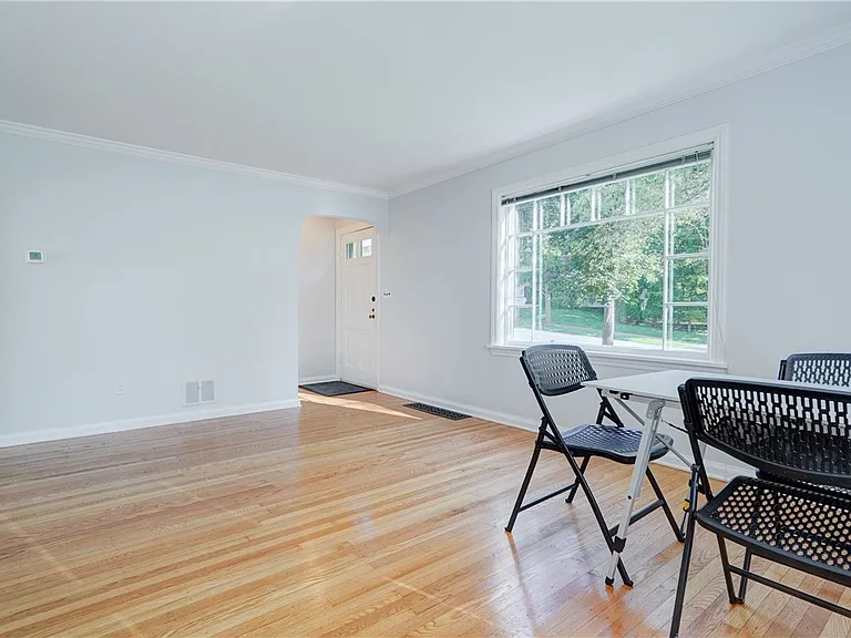 15 Maple St — Photo 4